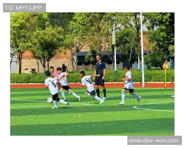 提升青少年足球技能的专业培训学校助力梦想成真